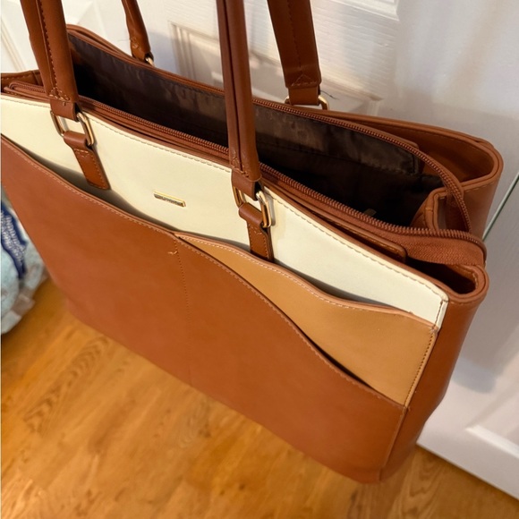 Elegant Brown and Cream Tote Bag - Picture 4 of 5